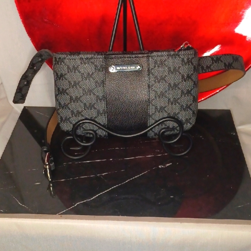 P12- Michael Kors Black Monogram Belt Bag/Fanny Pack